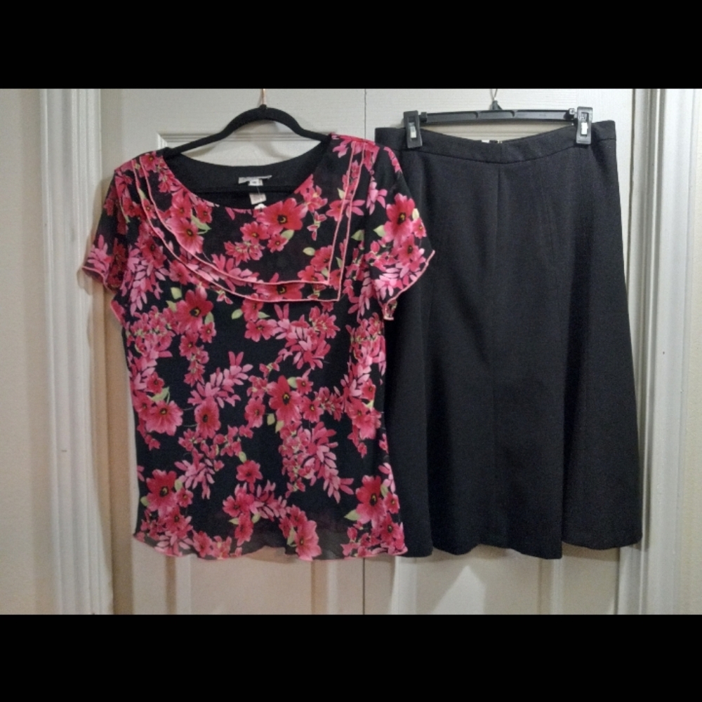 East 5th Black Women's Midi Skirt: 12 & Miss Dorby Floral Top: 18, 2pc Set